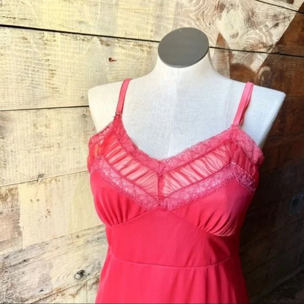 Vintage 60s Nylon Red Slip with Sheer Ruching and Lace Detailing Size 36 Medium - Picture 3 of 13